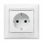 Legrand Valena Бел Розетка 1-ая с/з с защитными шторками (774421)